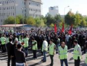 'Öz kızını kendi elleriyle teslim etti'