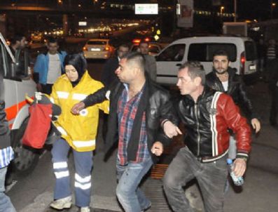 CEVIZLIBAĞ - Metrobüs yolunda trafik kazası: 3 yaralı