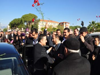 YÜKSEL ÖZDEN - Özden’e Karanfilli Karşılama