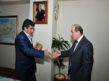 İBRAHIM ERKAL - Sanatçı İbrahim Erkal, Vali Öztürk’ü Ziyaret Etti