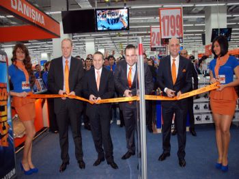 SATURN - Satürn Mağazasının Açılışında İzdiham