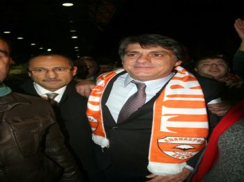 Adalı'ya Adana'da Coşkulu Karşılama