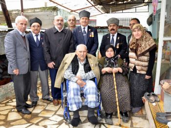Emeklilerden Kore Gazisine Tekerlekli Sandalye