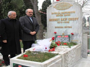 Has Parti Genel Başkanı Kurtulmuş, Mehmet Akif Ersoy'un Kabrini Ziyaret Etti