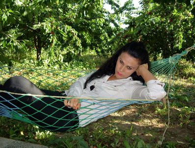 KARADENIZ TV - Mimoza Elezi, iki kez ölümdem döndü kendini sanata adadı