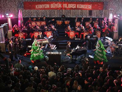 NİLGÜN BELGÜN - Ozan Doğulu ve Orkestrası ile Kanyon'da Yeni Yıl Coşkusu Yaşandı