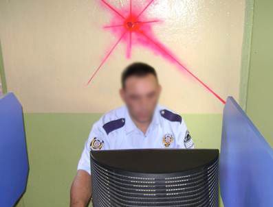 Polise Twitter ve Facebook yasak