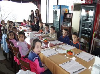 TÜRKÇE ÖĞRETMENLIĞI - Üniversite Öğrencileri Minik Öğrencilere Untulmaz Bir Gün Yaşattı