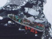 Antarktika sularında 10 gündür kurtarma bekleyen gemiye ulaşıldı