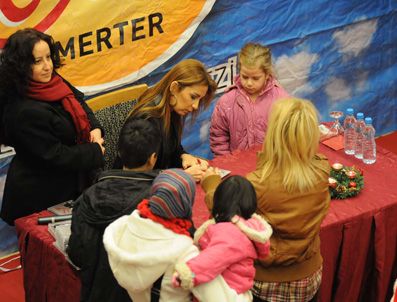 YONCA LODİ - Yonca Lodi, Meydan AVM'nin düzenlediği  imza gününe katıldı.