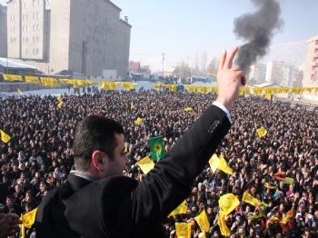 TECRIT - Demirtaş Referandum İstedi