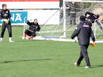 TAFFAREL - Galatasaraylı Kaleciler Kazayı Ucuz Atlattı