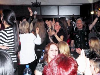 Mahalle Muhtarından Kadınlar Matinesi