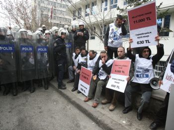 İBRAHIM KARA - Milletvekili emekli maaşlarına yapılan zam protesto edildi
