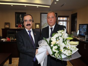 Vali Coş Galericilerin Sorununu Çözdü