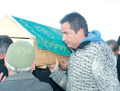 Acun Ilıcalı eşi Zeynep'in dedesinin cenazesine katıldı