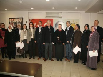 FEVAI ARSLAN - Ak Parti Düzce Kadın Kolları Mazbatalarını Aldı