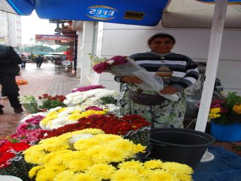 GARIBAN - Çiçekçiler De Ekonomik Krize Ayak Uydurdu