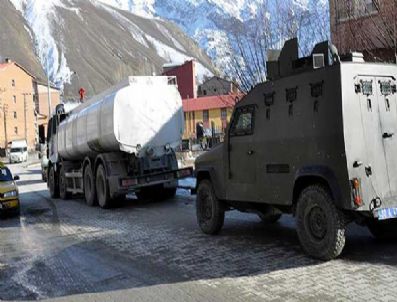 Hakkari'de susuz kalan öğrenciler çareyi polis imdat hattını aramakta buldu