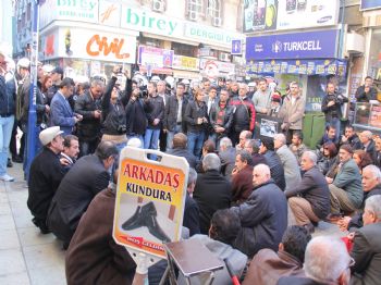 Mersin'de Polis Bdp'lilerin Yürüyüşüne İzin Vermedi