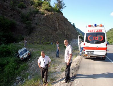 Otomobil Şarampole Uçtu: 2 Yaralı