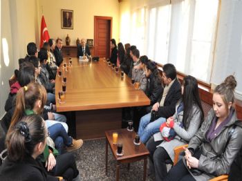 Sivas Gençlik Merkezi Öğrencileri Vali Çakacak’ı Ziyaret Etti