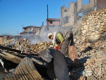 Yanan Altınlarını Arıyor