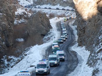 Cenazeler Toprağa Veriliyor