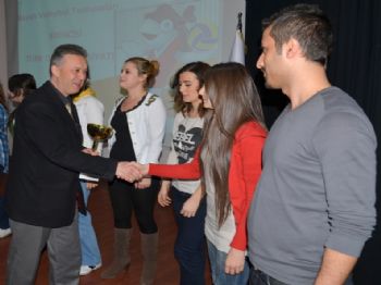 AHMET ERDEM - Çomü Fef 7. Geleneksel Spor Şenlikleri Ödül Töreni Yapıldı