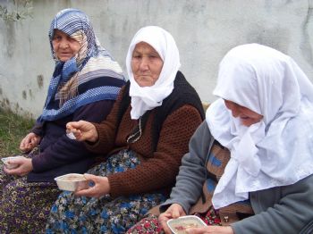 RAMAZAN ŞAHIN - Gördes'te Vatandaşlara Aşure İkramı