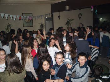 UĞUR DERSHANESI - Uğur Dersaneleri Yeni Yılı Erken Kutladı