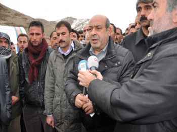 HASIP KAPLAN - Bdp'li Kaplan, Gülyazı'da Ölenler İçin Kurulan Taziye Çadırını Ziyaret Etti