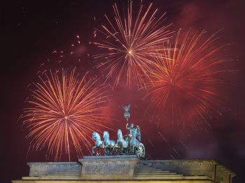 BRANDENBURG - Berlin, 2012'ye Tarihi Branderburg Kapısında 'merhaba' Dedi
