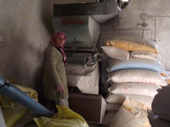 İlkokul Mezunu Kadının Okuma Azmi