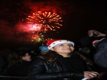 SEKSENDÖRT - İzmir 2012'yi Coşkulu Karşıladı