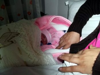 NEVZAT BOZKUŞ - Kars'ta Yeni Yılın İlk Bebeklerine Başkan Bozkuş İsim Verdi