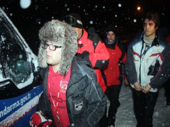 SOĞUKPıNAR - Uludağ'da Kaybolan Kayakçılar Kurtarıldı (2)