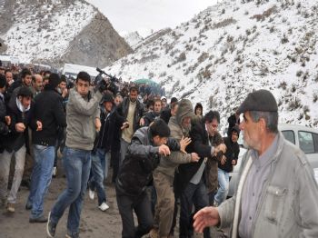 NAIF YAVUZ - Uludere Kaymakamı Yavuz'a Taziye Ziyaretinde Saldırı