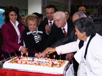 HALUK ŞIMŞEK - Vali, Yaşlılar ve Kimsesizleri Unutmadı