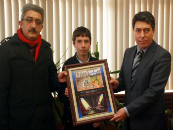 AHMET CENGIZ - Yarışmalarda Dereceye Girenlere Vali Cengiz'den Ödül
