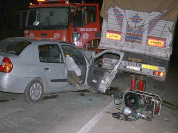 İNKUR - Otomobil, Park Halindeki Tır'a Çarptı: 1 Ölü, 2 Yaralı