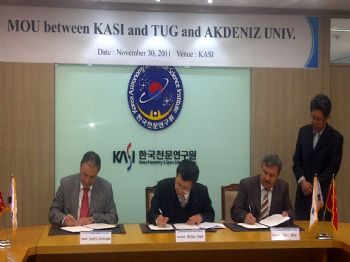 ZEKI EKER - Akdeniz Üniversitesi'nden İşbirliği Anlaşması
