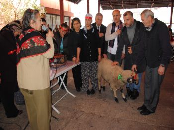 Aleviler, Kerbela Şehitleri İçin 5 Bin Kase Aşure Dağıttı