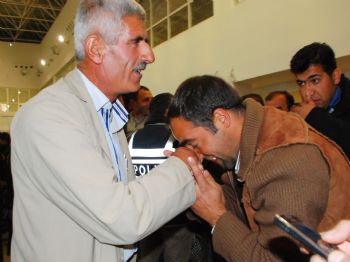 FERİT MELEN - Depremzede Hacılar Van'a Döndü