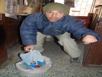 Engelliler İçin Tek Başına 100 Kilogram Mavi Kapak Topladı