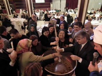 MUHAMMET ÇAKMAK - Farklı Kültürler Aşure Gecesinde Bir Araya Geldi