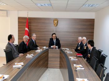 ZAFER ORHAN - Muharip Gazilerden Kaymakam Orhan'a Plaket