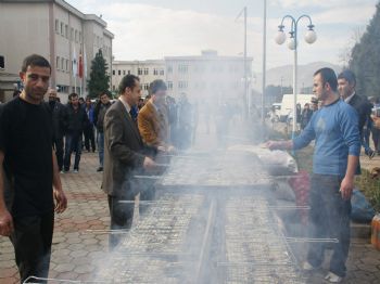 SEYIT TORUN - Öğrenciler 700 Kilo Hamsi Yedi