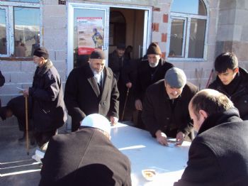 FIRAVUN - Şenkaya İlçe Müftülüğü Aşure Dağıttı