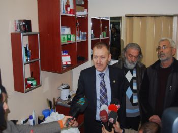 AYTUĞ ATICI - Chp Milletvekili 'hopa' Sanıklarına Destek İçin Saçlarını Kestirdi